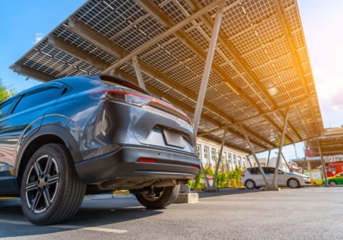 Illustration de l'article : Obligations d’installation de panneaux solaires sur les parkings : précisions sur les exonérations