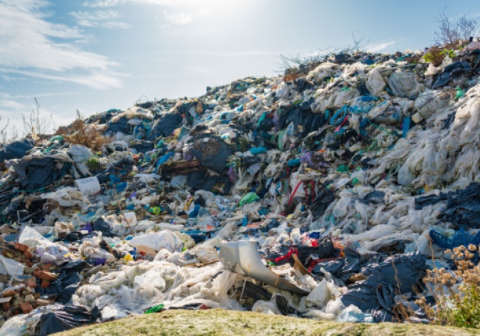 Illustration de l'article : Collecteur de déchets et centre de tri défaillant = tout à jeter ?