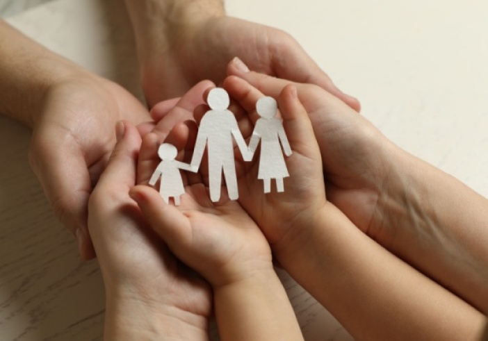 Illustration article : Salarié adoptant : combien d’absences autorisées ?