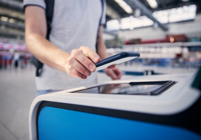 Illustration article : Nouvelle borne dans un aéroport : innovation ou compilation des connaissances ?