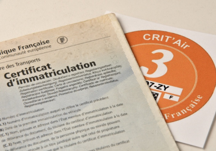 Illustration de l'article : Vignettes Crit’Air : entre règles spéciales et arnaques, faisons le point !