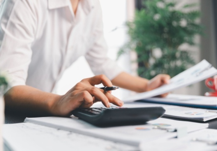 Illustration article : C’est l’histoire d’une société qui a changé de cap et ne peut plus regarder en arrière…