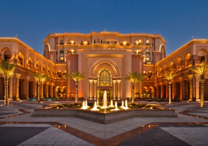 Illustration article : Palaces : un report de plus…