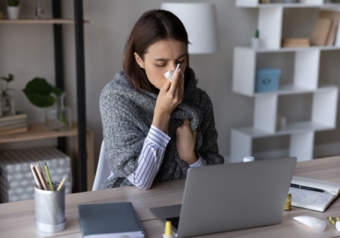 Illustration article : Solliciter le salarié pendant son arrêt : dommage automatique ?