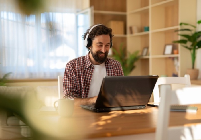 Illustration de l'article : C’est l’histoire d’un employeur pour qui télétravailler loin, c’est aller trop loin…