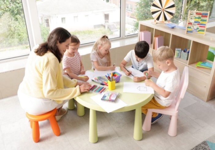 Illustration de l'article : Établissement d’accueil collectif de jeunes enfants : une liste de qualifications élargie