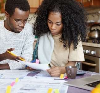 Illustration article : C’est l’histoire d’un couple qui rappelle à l’administration qu’un couple, c’est deux personnes...