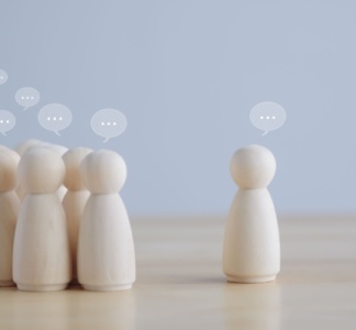 Illustration article : Enquête interne dans l’entreprise : jusqu’où va le contradictoire ?