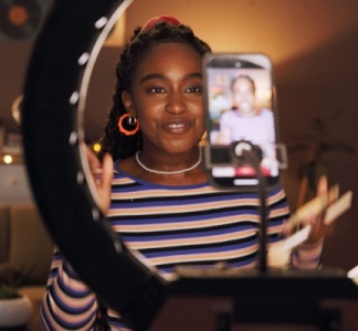 Illustration article : Influenceurs : des obligations d’informations à respecter