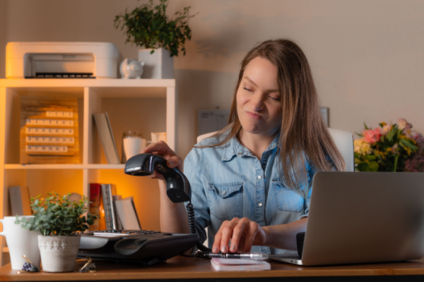 Illustration de l'actualité De quel délai dispose un opérateur de téléphonie pour demander le paiement d'une indemnité de résiliation ?